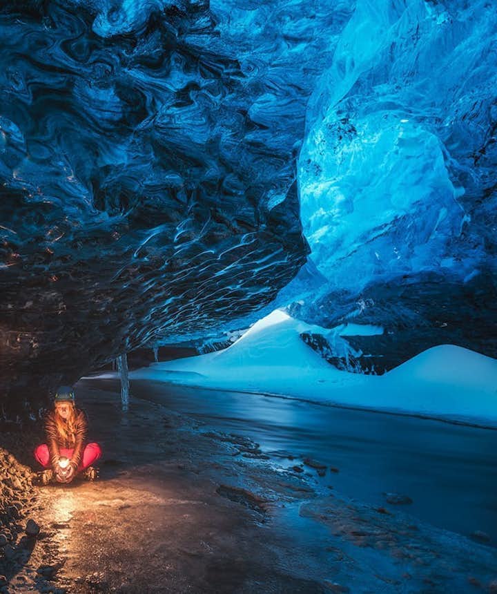 la plupart des voyages organisés hiver en Islande comprennent la visite d'une grotte de glace
