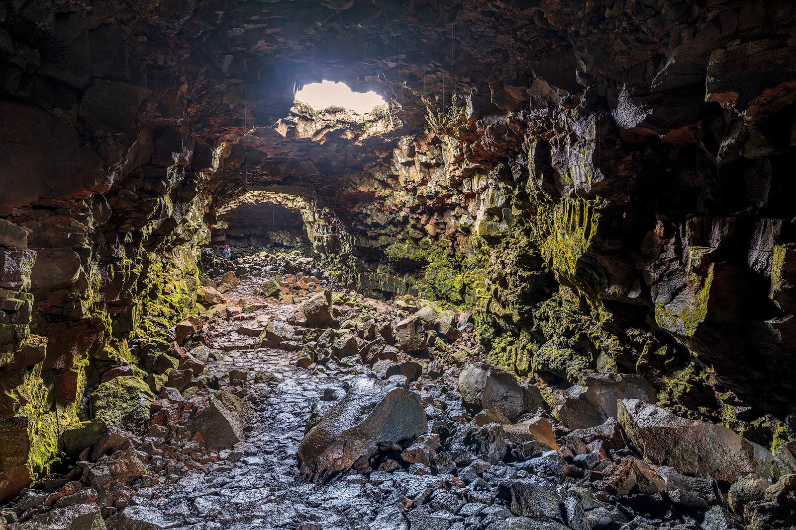 라우파르홀스헬리르| 용암 동굴 투어
