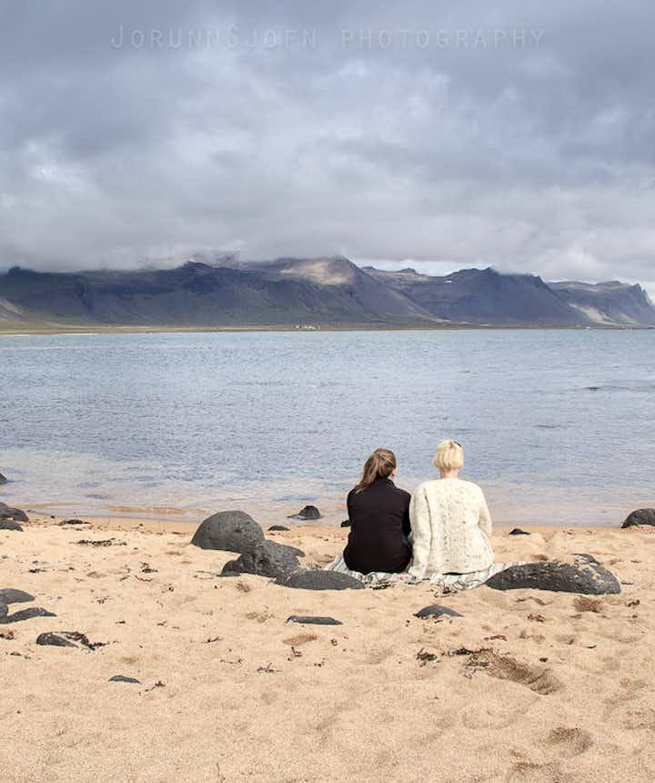 Picnic at the white beach Búðir