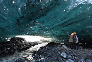 ถ้ำน้ำแข็งสีฟ้าคริสตัล | ซูเปอร์จี๊ปจากโจกุลซาลอน