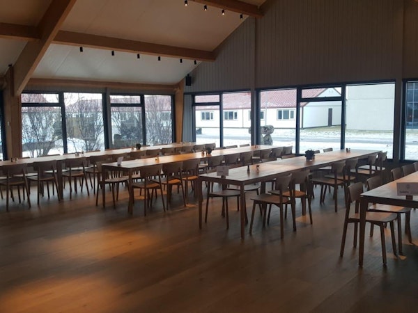 Guests of Hotel Katla can enjoy their meals and dinner buffet in the spacious dining area.