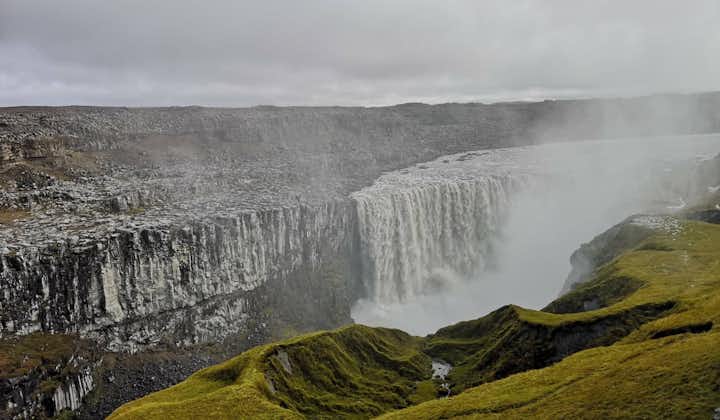 La poderosa cascada Dettifoss en el Norte de Islandia