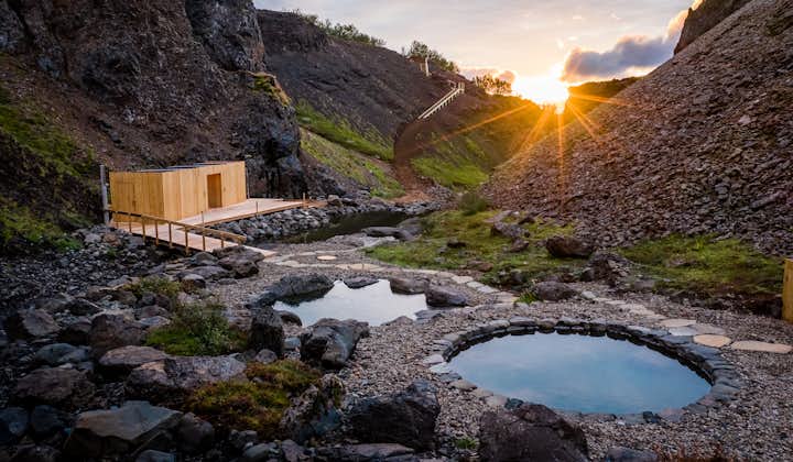 冰岛西部新温泉Giljaböð峡谷温泉+熔岩瀑布一日游｜雷克雅未克接送