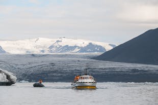 Бюджетная 1-часовая лодочная экскурсия по ледниковой лагуне Йёкюльсаурлоун