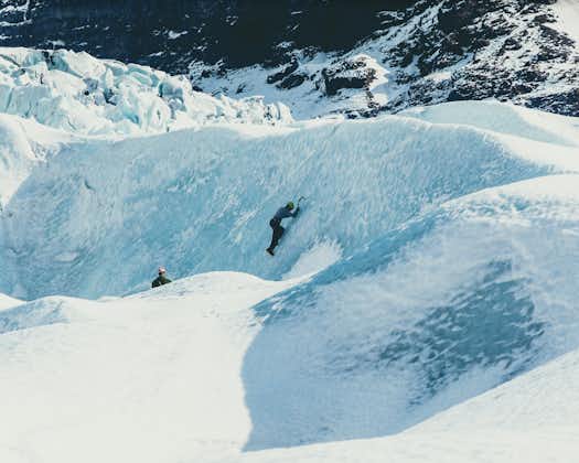 Unglaubliche 4-stündige Eiskletter- & Gletscherwander-Tour auf dem Vatnajökull mit Transfer von Skaftafell