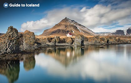 冰岛斯奈山半岛上的阿德纳斯塔皮渔村小镇