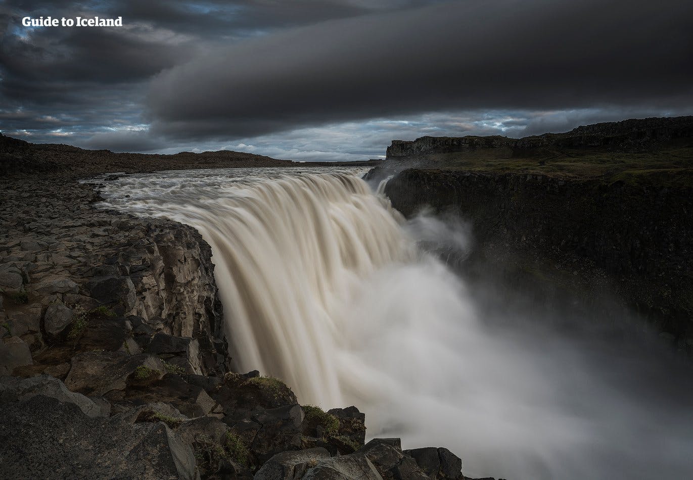 冰岛北部的黛提瀑布是欧洲最汹涌的瀑布