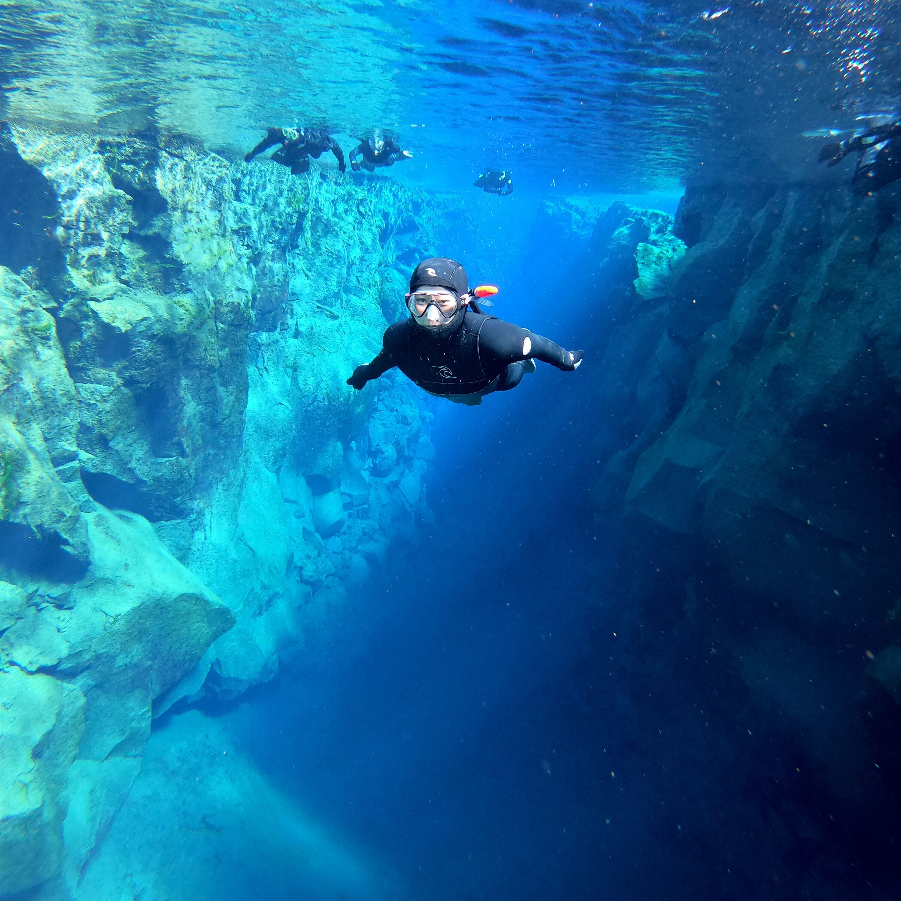 Wetsuit-snorkelavontuur in Silfra met onderwaterfoto's | Transfer inbegrepen