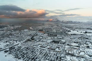 Reykjavik avbildet ovenfra på denne helikopterturen