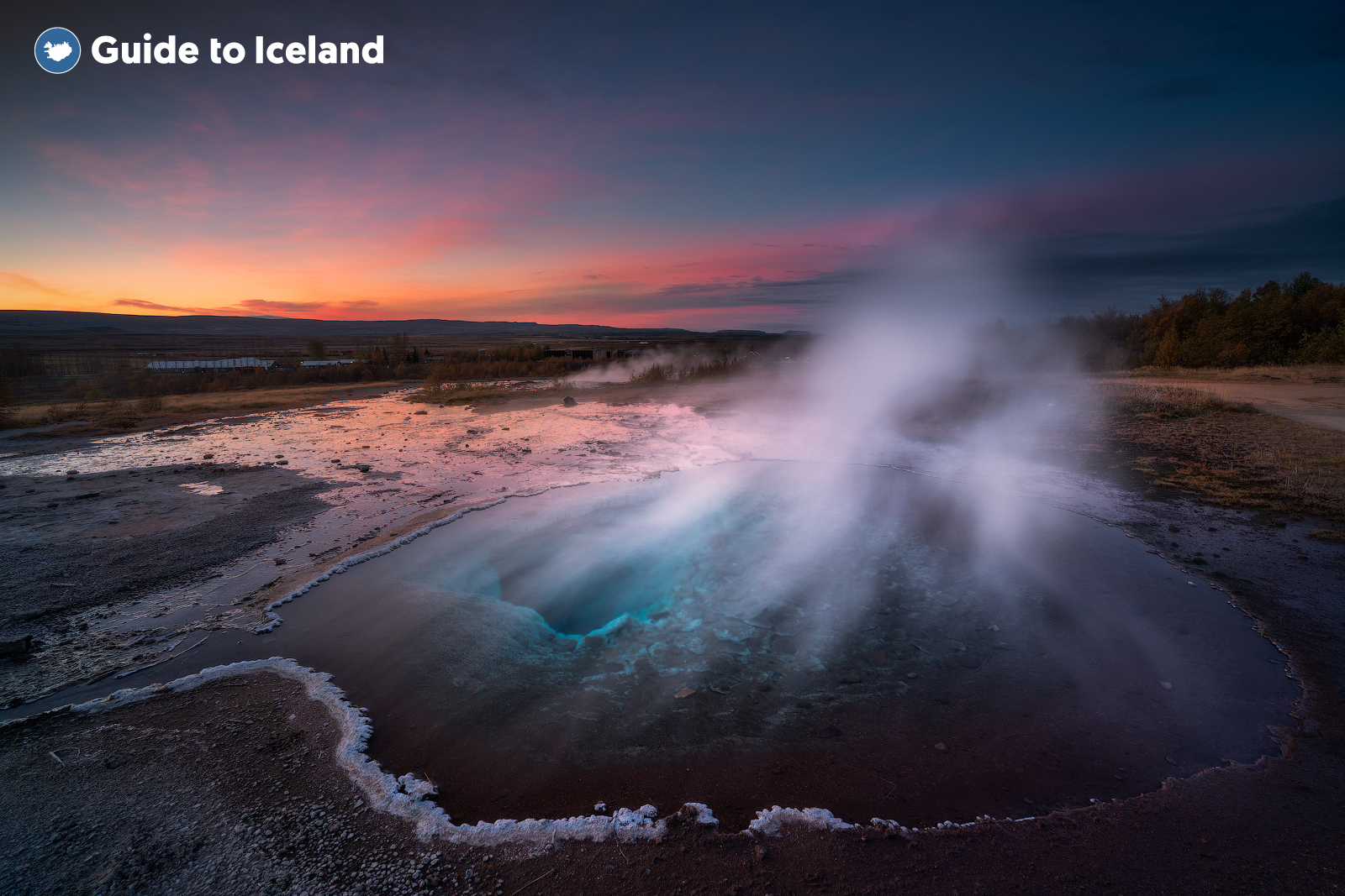 Le acque ricche di minerali di un geyser nell'area geotermica di Geysir.