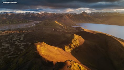 冰岛内陆高地的起伏山脉