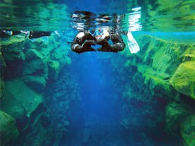 Snorkling mellom kontinenter i Silfra med gratis undervannsbilder og snacks