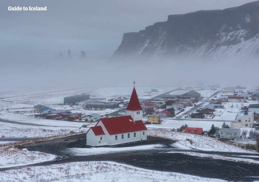 冬季冰岛南岸的维克镇。