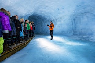 A guide explaining the formation of glaciers to visitors.