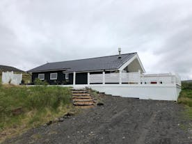 The West Iceland Cozy Cottage from the outside.