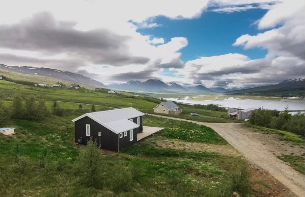 Cosy Cabin with Amazing Views Near Akureyri