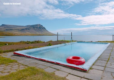 La piscina Birkimelur se localiza en Patreksfjordur, en los Fiordos del Oeste.