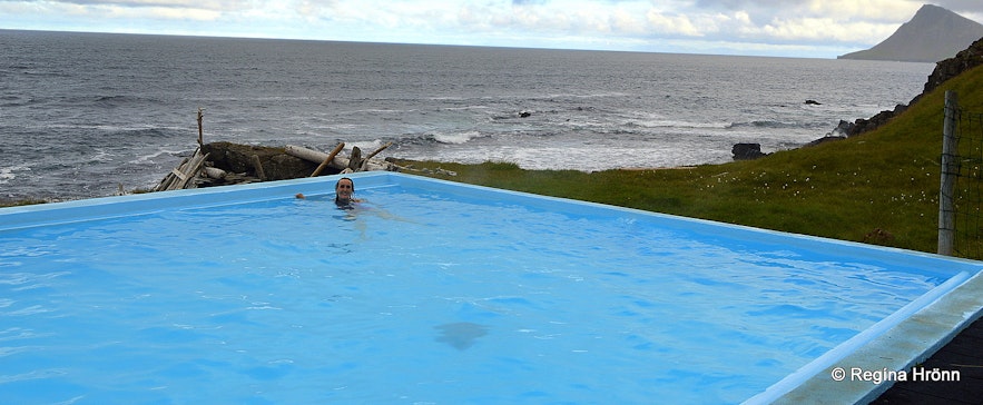 Regína in Krossneslaug swimming pool