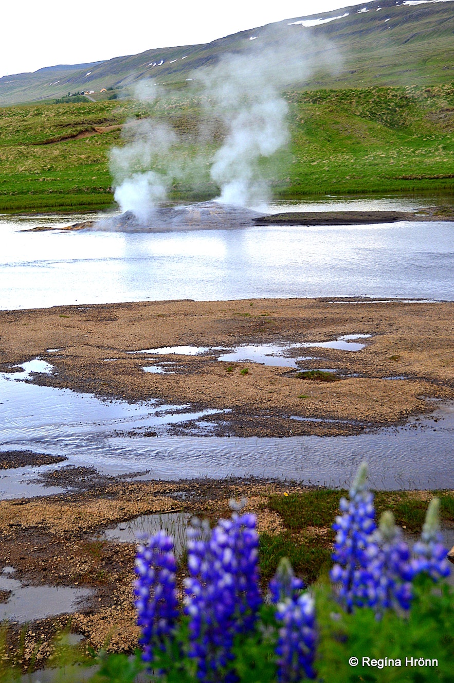 Árhver - Vellilr geothermal hot spring in a river