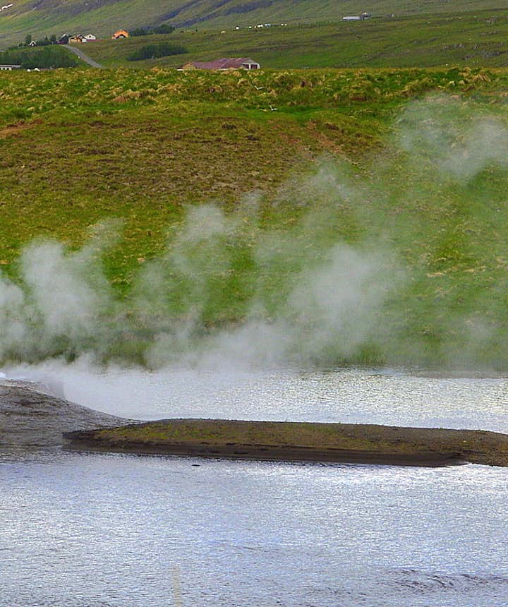 Árhver - Vellir hot spring in the middle of a river in West-Iceland