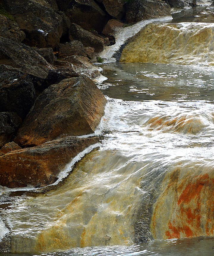 Hveravellir geothermal river