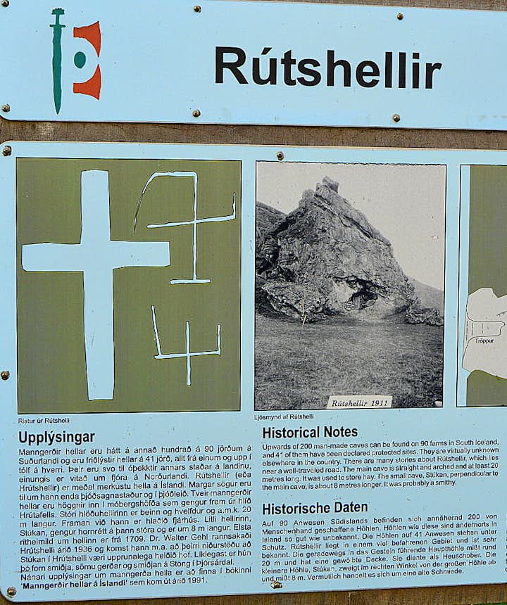 The information sign by Rútshellir cave
