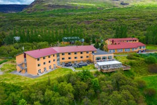 Hotel Hallormsstadur ligt midden in het grootste bos van IJsland.