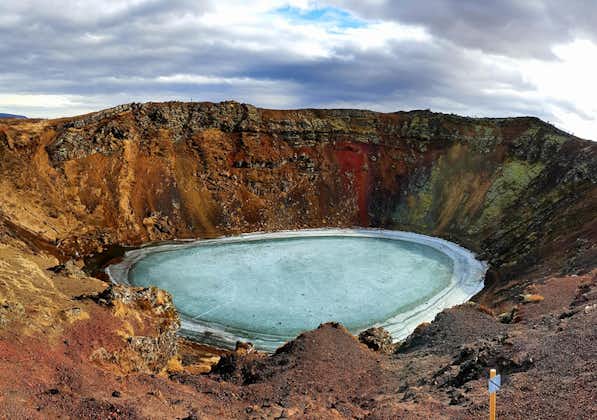 Giro turistico di 8h in piccolo gruppo del Circolo d’Oro e del cratere vulcanico Kerid
