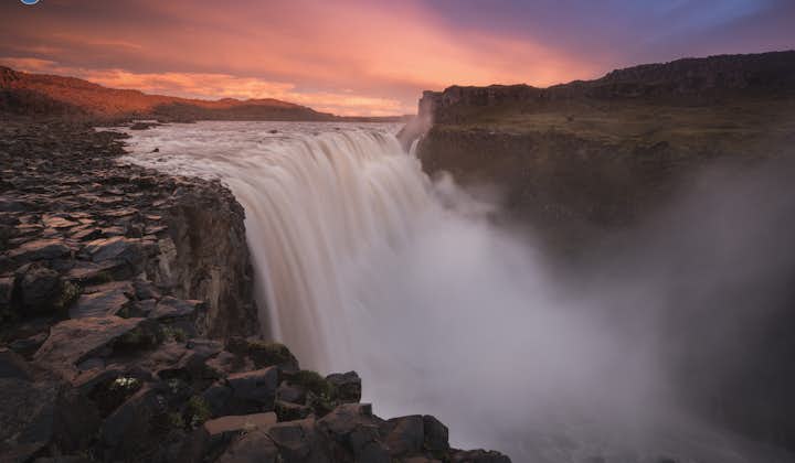 冰岛拥有无数壮美的瀑布