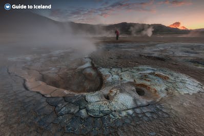 Et geotermisk landskap i høylandet på Island.