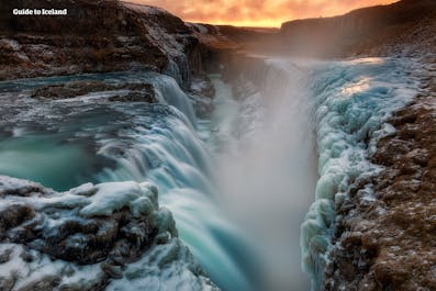 Gullfoss-vandfaldet på Islands berømte turistrute den Gyldne Cirkel fotograferet om vinteren.