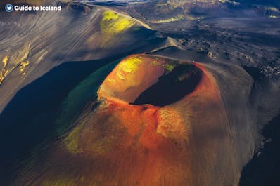 Een vulkanische krater in de afgelegen hooglanden van IJsland.