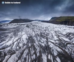 Le glacier Svinafellsjokull sur la côte sud de l'Islande vu d'en haut.