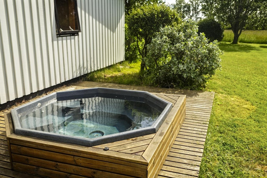 South Central Guesthouse has an outdoor hot tub, located in the garden. 