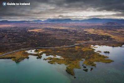 ทะเลสาบมิวาทน์ในทางเหนือของไอซ์แลนด์ถ่ายจากมุมสูง
