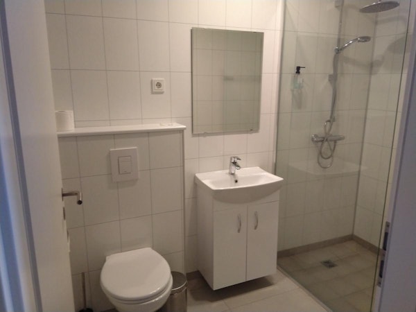 Hotel Kanslarinn's rooms have en suite bathrooms.