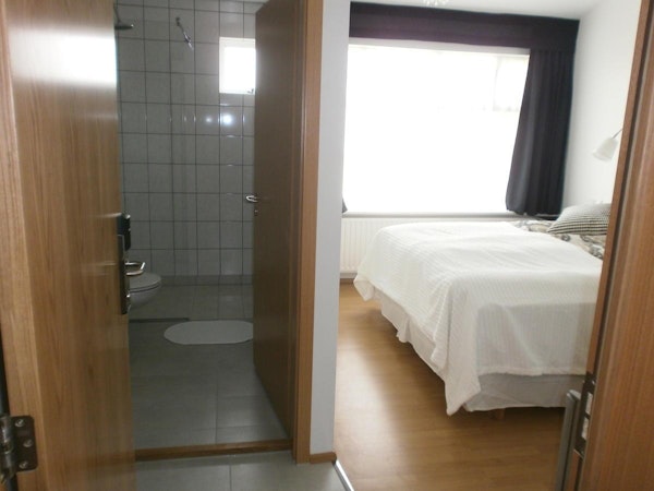 Hotel Kanslarinn's bedrooms all have en suite bathrooms.