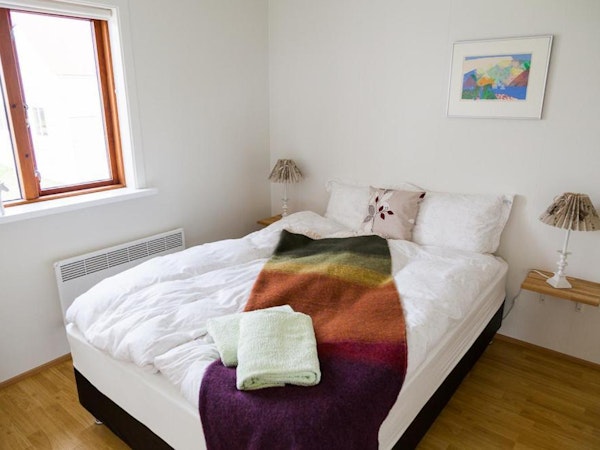 Fagrahlid Guesthouse has spacious double rooms.