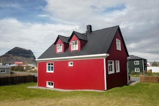 Grundarfjordur Hostel has a bright red building.