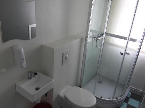 Grundarfjordur Hostel has shared bathrooms.