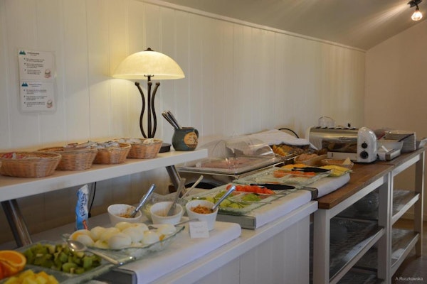 A breakfast buffet on Hotel Burfell.