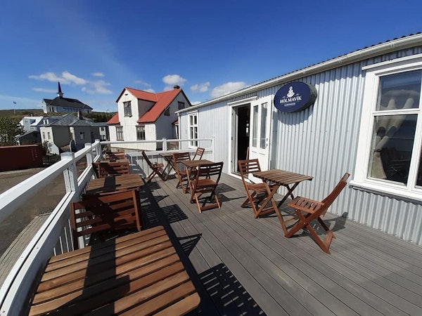 Guesthouse Holmavikur has spacious outdoor terraces.