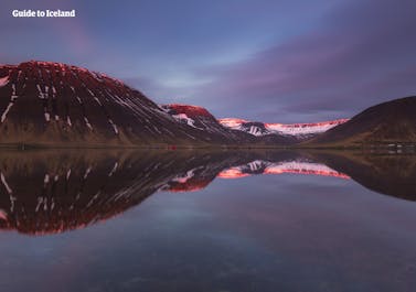 Vestfjordene på en stille dag er blandt de mest fredelige områder på jorden.