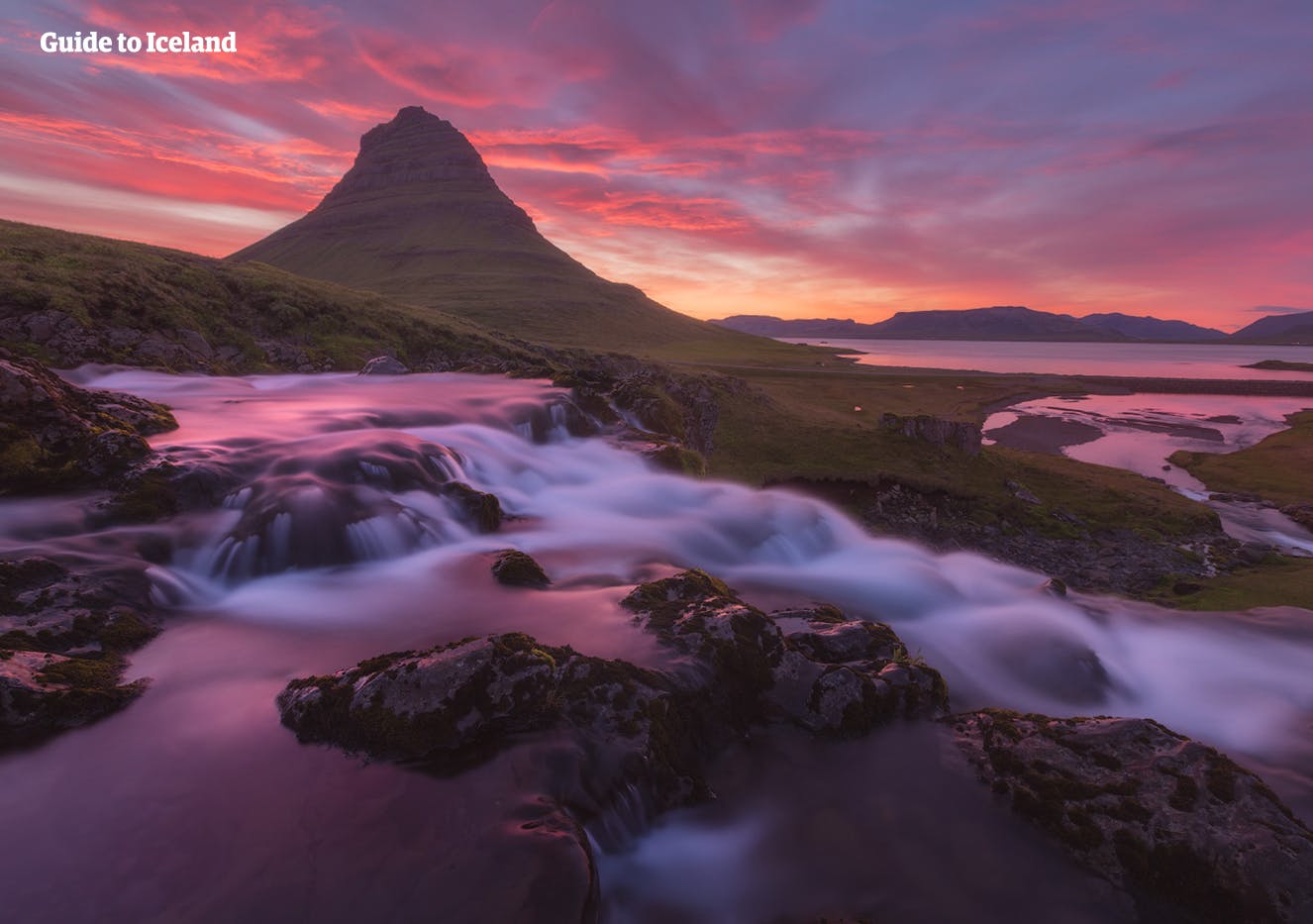 Kirkjufell en de Kirkjufellsfoss zijn twee schitterende attracties op het IJslandse schiereiland Snaefellsnes