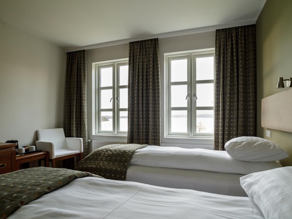 Gistihusid Lake Hotel Egilsstadir has stunning twin rooms.