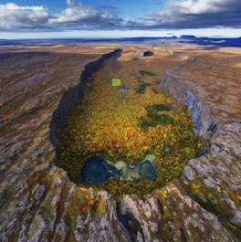 De kloof van Asbyrgi, een hoefijzervormige kloof in Noord-IJsland.