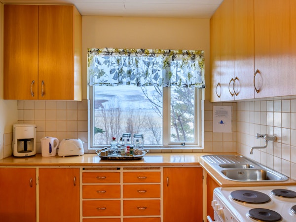Brunalaug Guesthouse has a fully furnished kitchen.