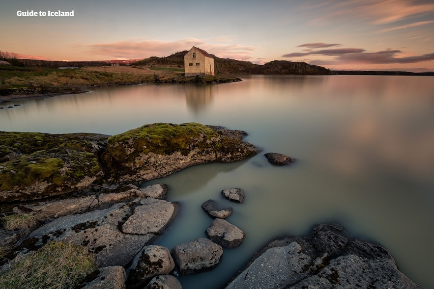 冰岛东部有许多宁静壮观的湖泊。
