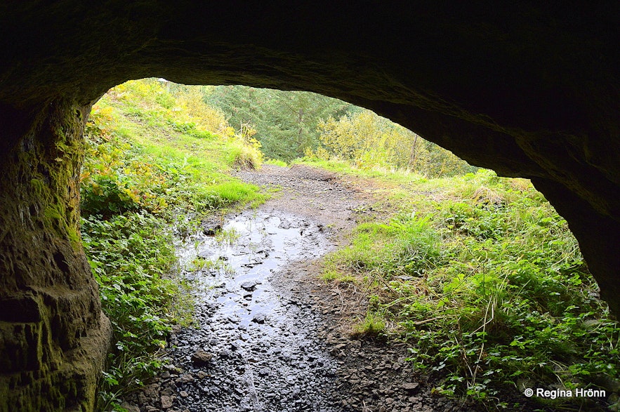 Sönghellir - Singing Cave in Kirkjubæjarklaustur
