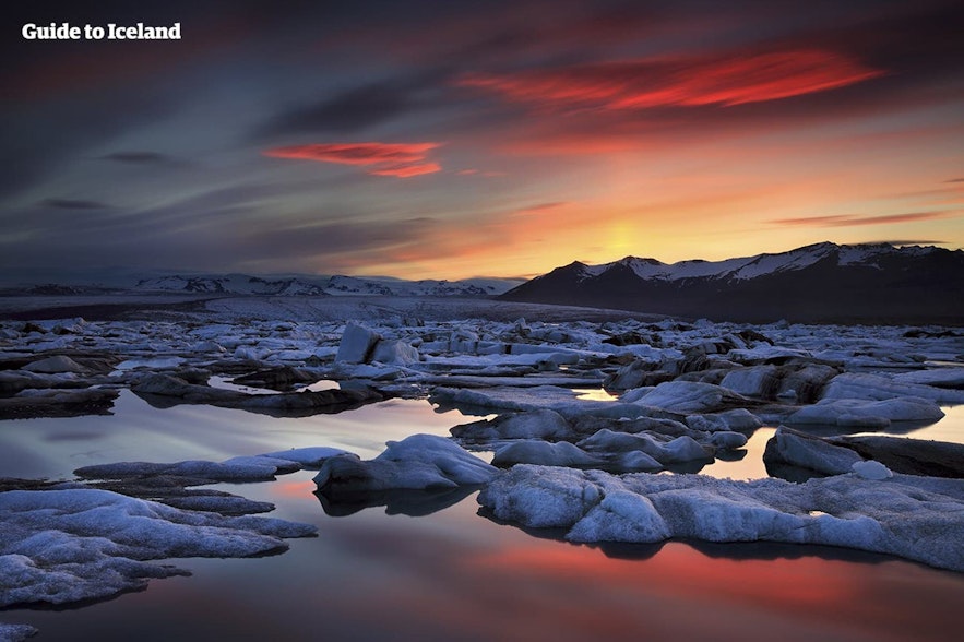 Ледниковая лагуна Йёкюльсаурлоун в Исландии в январе.